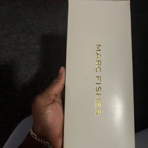 Marc fisher thong sandal slip on